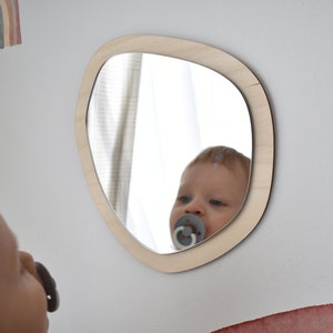 Specchio dalla forma irregolare Specchio in legno infrangibile decorazioni in legno per la cameretta dei bambini Specchio L17