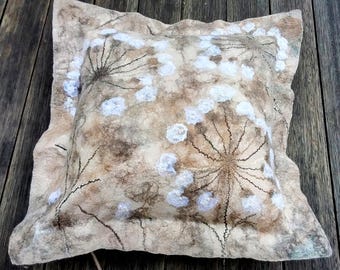 Felt cushions, pillowcases made of merino wool, silk and viscose, grasses