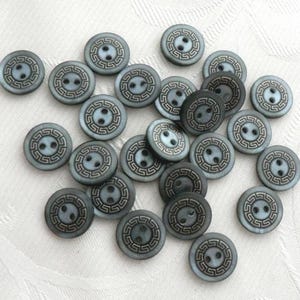 8 blau schillernde Kunststoffknöpfe Vintageknöpfe Lochknöpfe 15 mm Knöpfe Mäander