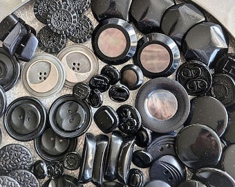 90 Vintage Buttons Assortment: Glass Buttons, Fabric Buttons, Bakelite Buttons, Plastic Buttons, Toggle Buttons, Wooden Buttons, Mother-of-Pearl Inlay