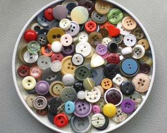 110 Vintageknöpfe Knopfsammlung Kunststoffknöpfe Metallknöpfe Knopfmischung Knöpfe zum Basteln