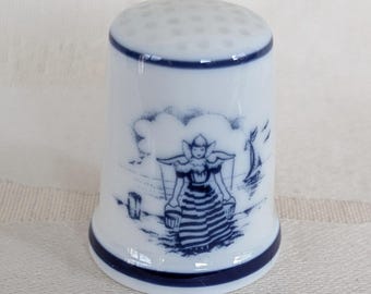 Thimble Royal Mosa Water Bearer Porcelain white blue