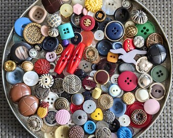 150 vintage buttons, button assortment, button collection, mixed buttons, plastic buttons, metal buttons, mother-of-pearl buttons, buttons for crafting