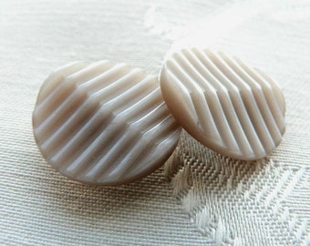 10 vintage plastic buttons nude metal eyelet 17 mm