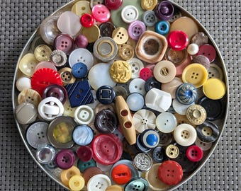 130 vintage buttons, button collection, eyelet buttons, plastic buttons, metal buttons, button set