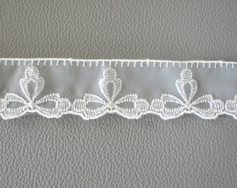 2 m organza lace off-white Plauen lace