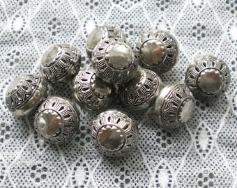 7 silver-colored traditional buttons, eyelet buttons, metal buttons, vintage buttons, buttons with eyelet, 17 mm
