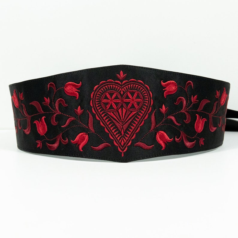 Ceinture brodée Slávka rouge/noir, ceinture florale, ceinture folklorique. image 1