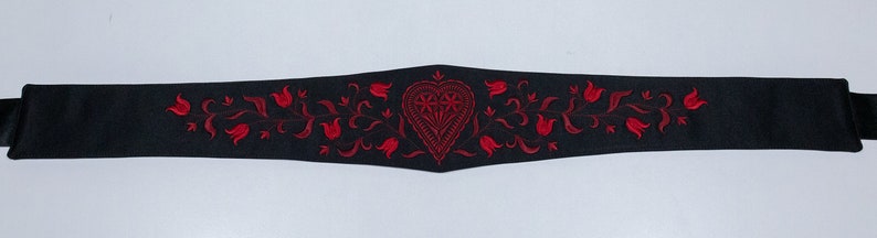 Ceinture brodée Slávka rouge/noir, ceinture florale, ceinture folklorique. image 4