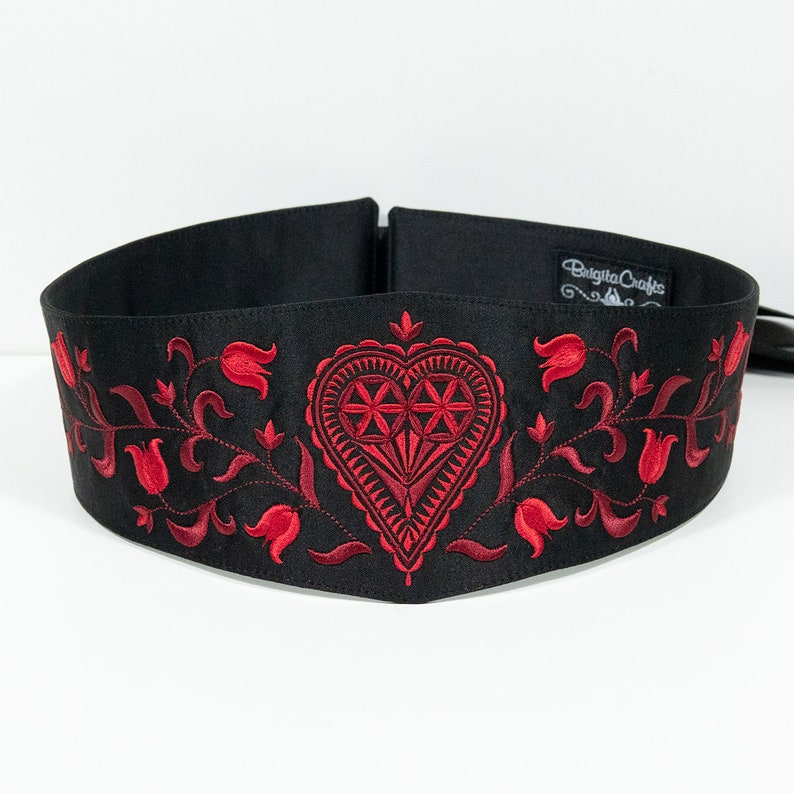 Ceinture brodée Slávka rouge/noir, ceinture florale, ceinture folklorique. image 2