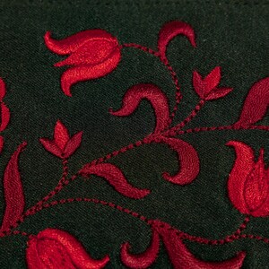 Ceinture brodée Slávka rouge/noir, ceinture florale, ceinture folklorique. image 8