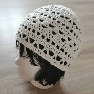 airy crocheted hat with a great pattern, beanie Weiß