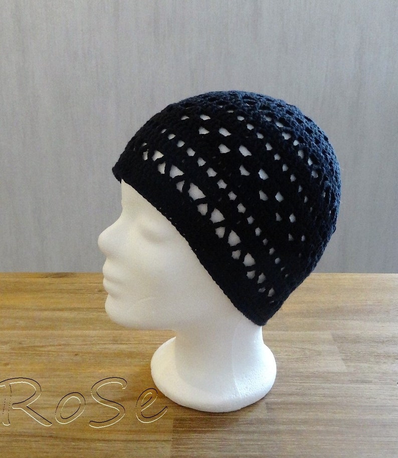 airy crocheted hat with a great pattern, beanie Schwarz