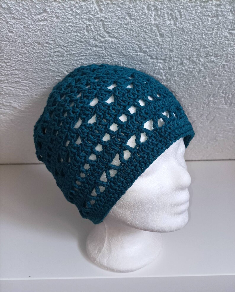 airy crocheted hat with a great pattern, beanie Türkis