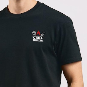 Grill Master T-Shirt - Grill Shirt for BBQ Fans - Gift for Grill Lovers - Father&#39;s Day Gift - Men&#39;s Gift - Barbecue Party Outfit