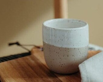Koffiemok zonder oor // handgedraaid // mok zonder oor // cadeau voor koffiedrinkers // handgemaakte keramische mok