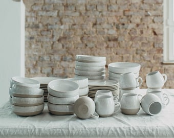 Service de table pour 12 personnes // vaisselle en céramique faite à la main // vaisselle en poterie // cuisine de campagne moderne // FABRIQUÉ SUR COMMANDE