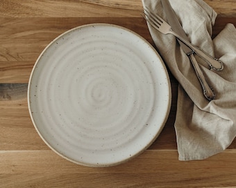 Keramik Teller handgemacht // getöpfertes Geschirr // minimalistische Küche