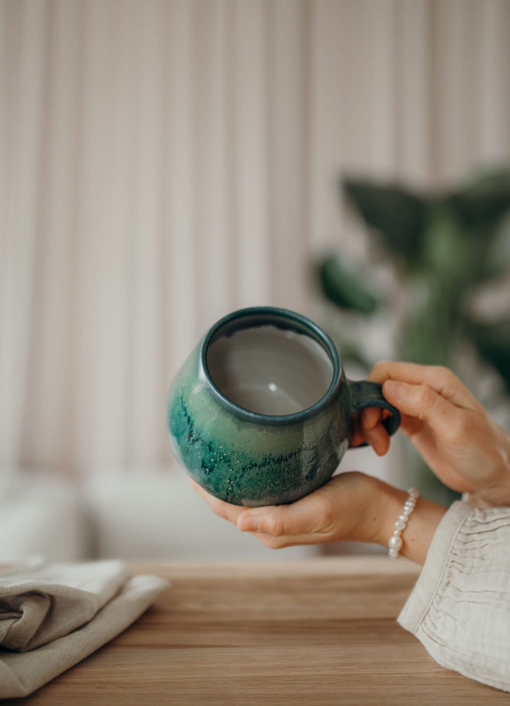 Getöpferte Tasse // 450ml // Keramik Tasse handgemacht // handgemachte Teetassen // grüne Tasse // Kaffeebecher grün