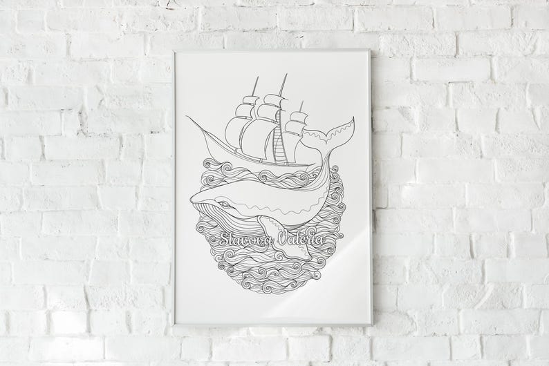 K&ouml;nnte beinhalten: Eine Schwarzwei&szlig;-Zeichnung eines Wals mit einem Schiff, das auf seinem R&uuml;cken segelt. Der Wal ist von Wellen umgeben und der Text "Seaworthy Valeria" steht unter dem Wal.