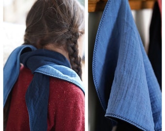 Double triangular scarf muslin, dark blue/light blue