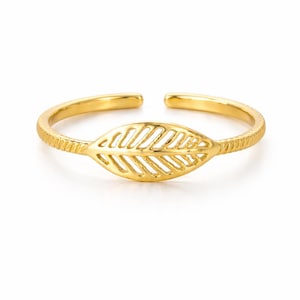 Peut inclure: Ensemble de trois tasses en céramique avec une finition mate et mouchetée. Les tasses sont de couleur crème, gris clair et gris foncé. Chaque tasse a un design simple et minimaliste avec une anse arrondie.