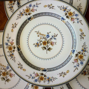 Mikasa Dinner Plates &quot;Chippendale&quot; Pattern A1-190 - Bone China
