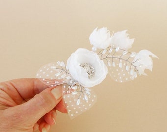 Wedding Hair Clip, Bridal Feminine Hair Clip, White Bridal Headpiece, Bridal Hair Flower, Bridal Hair Accessories, White Bridal Fascinator