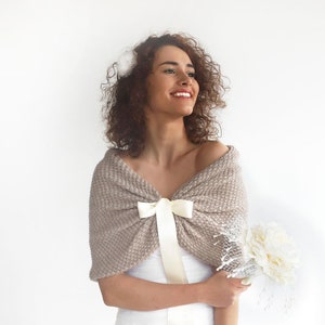 Estola de dama de honor topo, envoltura de boda beige cálido, chal nupcial, encubrimiento, bolero de boda, encogimiento de hombros, capelet de punto, capa nupcial, talla grande también