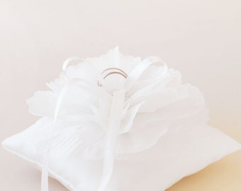 Wedding ring pillow Ivory ring pillow Wedding ring bearer pillow Satin ring pillow with flower White or Ivory