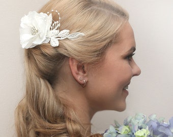 Peine de flores de marfil femenino, peine de novia de flor de marfil, flor de cabello de novia de marfil, accesorios de cabello de novia, tocado de novia de marfil.