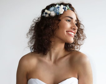 Couronne de cheveux de mariée bleue Couronne de mariage Halo Casque de mariée Woodland Tiara Fleur Couronne Couronne florale Blanc et Bleu Fleur Fille Halo