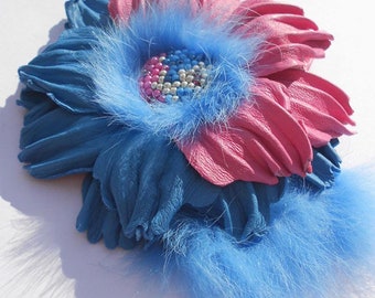 Broche de fleurs en cuir rose et bleu, broche de fleurs en cuir véritable, accessoires en cuir, cadeau pour elle, fleur en cuir naturel rose.