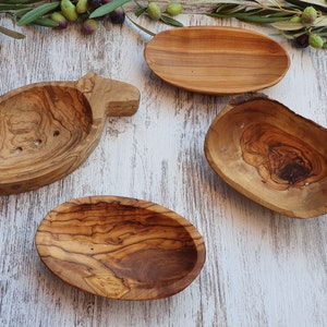 Rustic Olive Wood Soap Dish: A Charming Christmas Present. Elevate gifting with this handcrafted dish, perfect for natural soap lovers