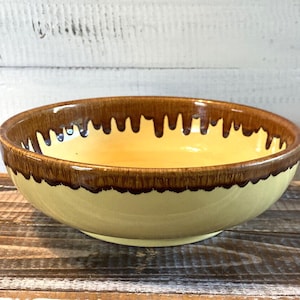 Cuenco vintage de cerámica Watt, amarillo con esmalte marrón, n.° 96, 21,5 cm de diámetro