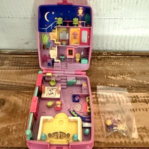 Vintage Polly Pocket 1994 Bluebird Star Bright Dinner Party Compact w/ 2 Dolls