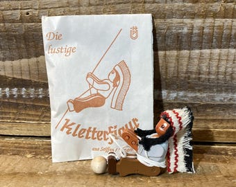 Erzgebirge Wooden Kletterfigur Indianer Climbing String Toy Seiffen Germany