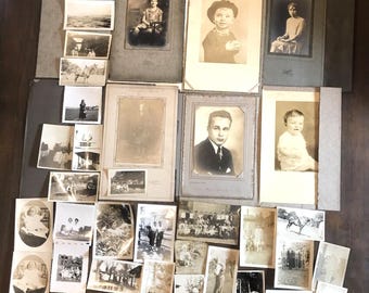 Lote 33 Fotografías y retratos, objetos efímeros antiguos y de época, bebés y niños.