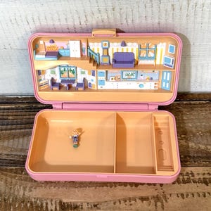 Vintage 1990 Polly Pocket Pretty Hair Playset BlueBird/Mattel Case 1 Figure