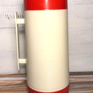 1970&#39;s Vintage Red Ribbed Retro Aladdin HY-LO Thermos Bottle Wide Mouth Quart