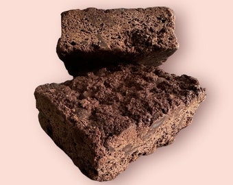 Brownies riches végétaliens faits main au chocolat noir, gâterie, cadeau, sans produits laitiers, rendez-vous amoureux, anniversaire, rétablissement.