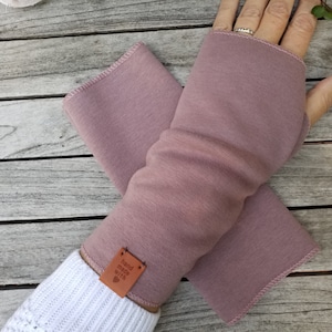 STULPEN fabricado en vellón alpino en malva, rosa oscuro y viejo con orificio para el pulgar con etiqueta de peluche fabricada en piel artificial imagen 1