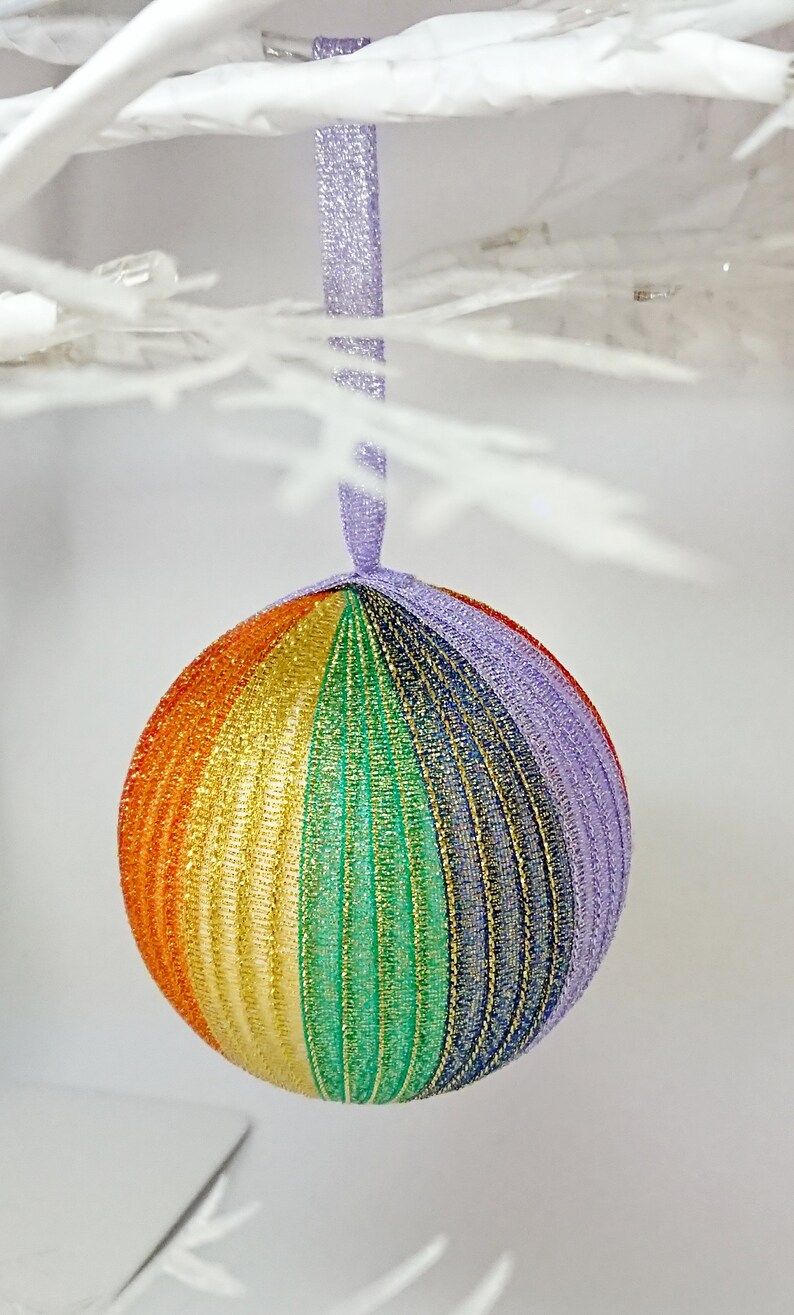 Gay pride rainbow christmas tree arabiagagas