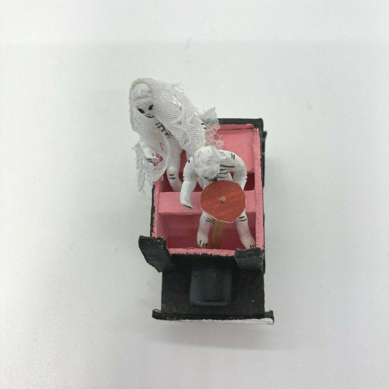 Day of the Dead Paper Mache Bride /& Groom in Car Wedding Miniature 2