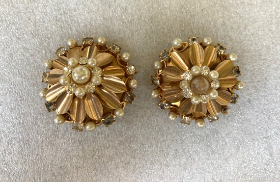 Mid Century Atomic 3D Clip Earrings Pearl Clear R… - image 2