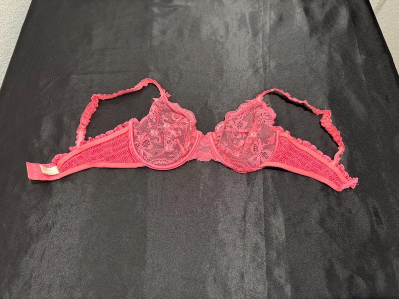 Sujetador vintage Victoria Secret 36C Gold Label de encaje rosa, sin forro, sin relleno y con aros imagen 8