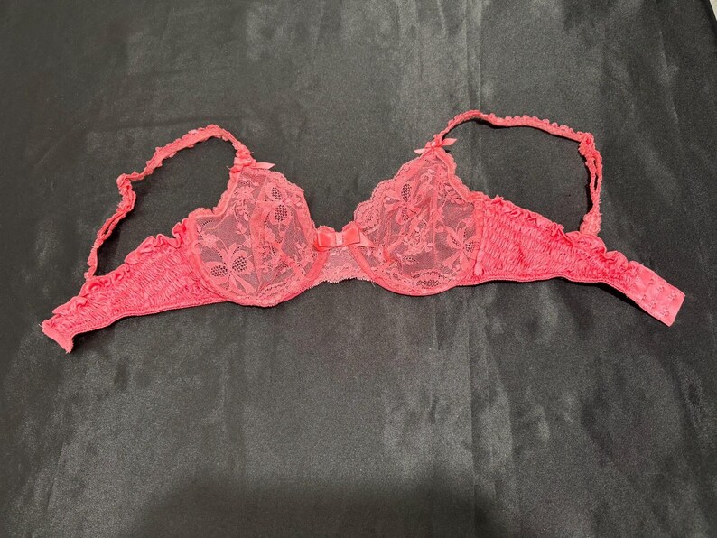 Sujetador vintage Victoria Secret 36C Gold Label de encaje rosa, sin forro, sin relleno y con aros imagen 9