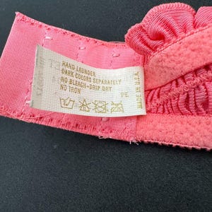 Sujetador vintage Victoria Secret 36C Gold Label de encaje rosa, sin forro, sin relleno y con aros imagen 3