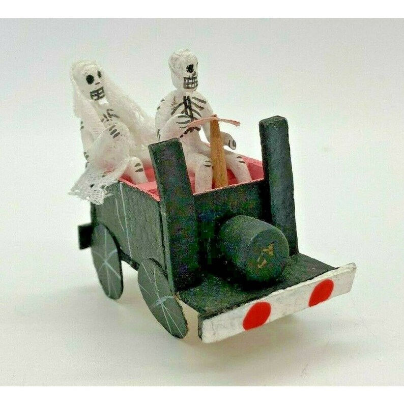 Day of the Dead Paper Mache Bride /& Groom in Car Wedding Miniature 2