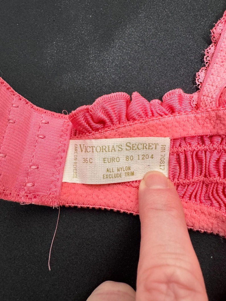 Sujetador vintage Victoria Secret 36C Gold Label de encaje rosa, sin forro, sin relleno y con aros imagen 2
